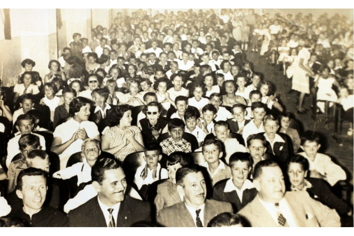 Apresentação no Cine Coliseu, década de 1950