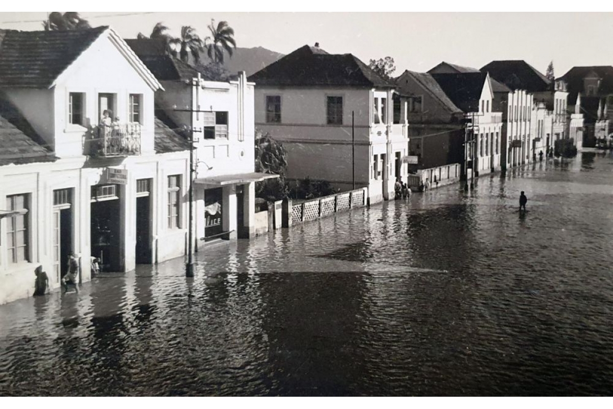 José Carlos Loos Brusque Memória - A História Fotográfica de