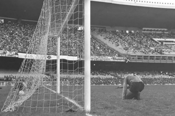 O antológico gol contra do goleiro brusquense Valdir Appel