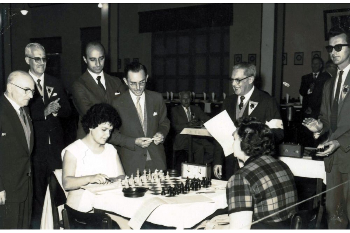 Campeonato Brasileiro Feminino de Xadrez Brusque Memória - A História  Fotográfica de Brusque na Internet 